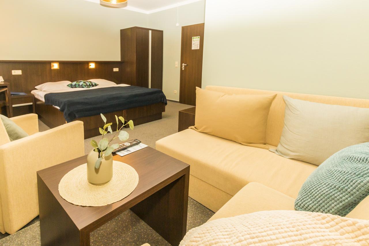 Strandhotel Senftenberger See Екстер'єр фото