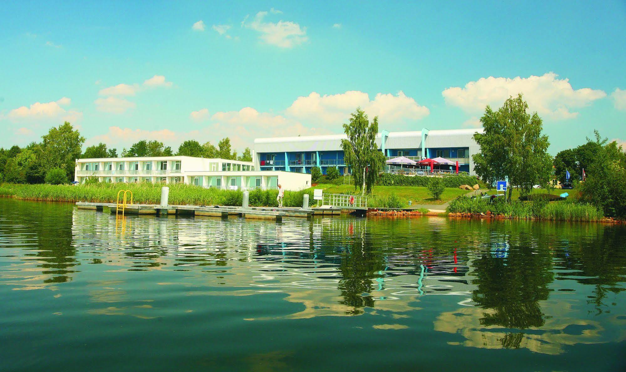 Strandhotel Senftenberger See Екстер'єр фото