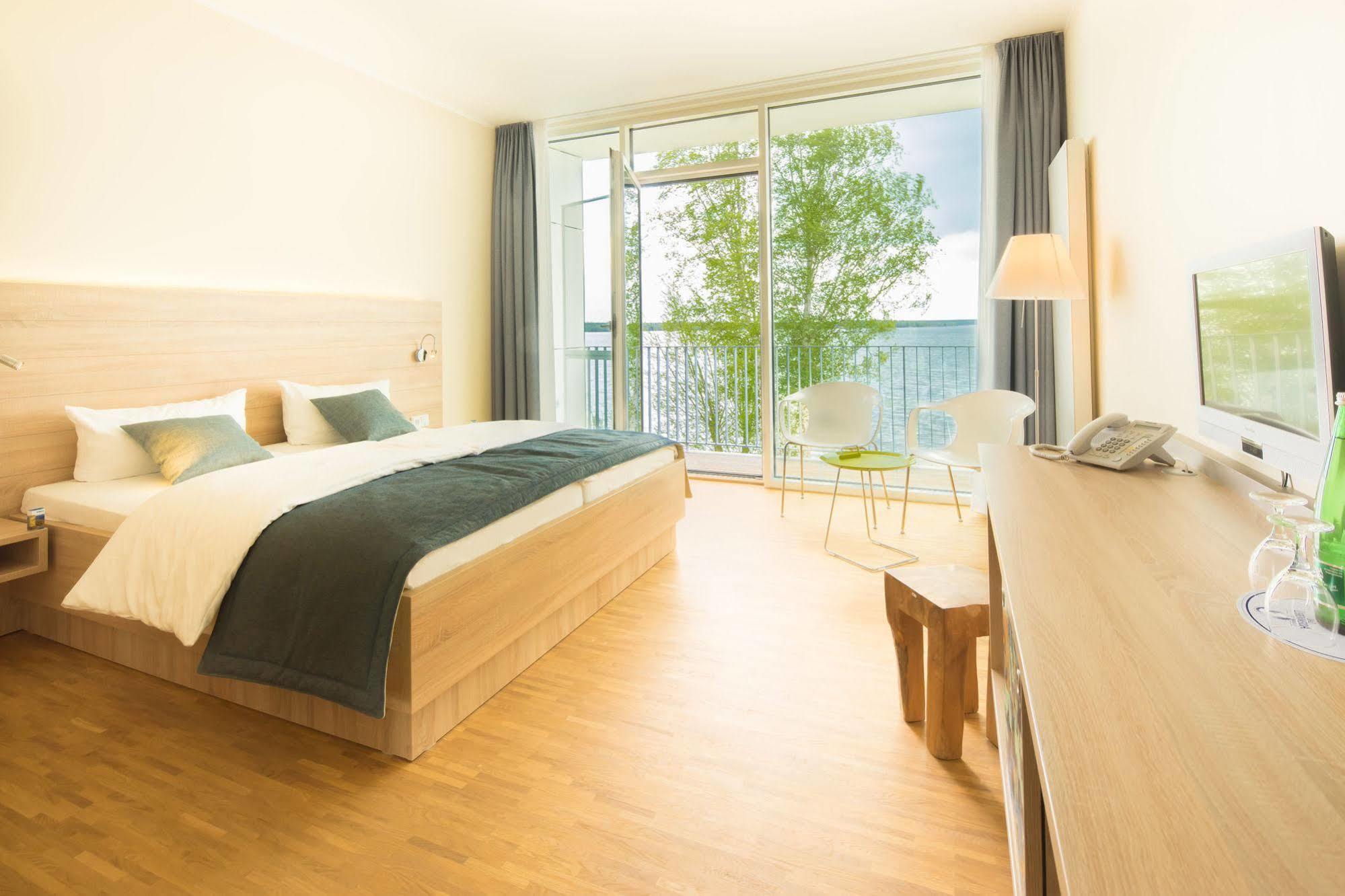 Strandhotel Senftenberger See Екстер'єр фото