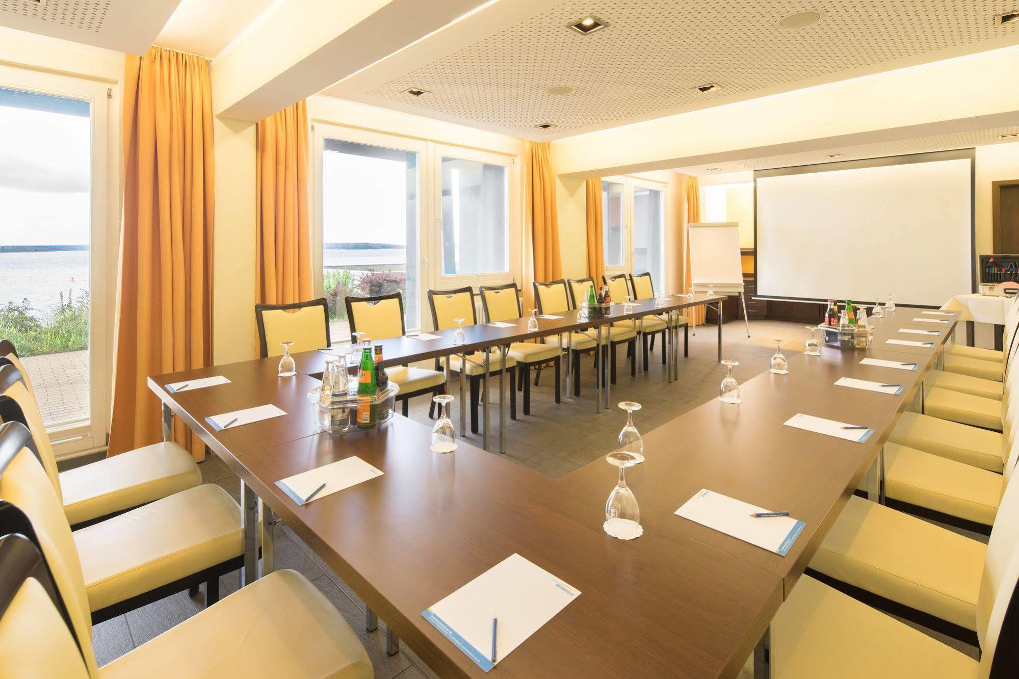 Strandhotel Senftenberger See Екстер'єр фото