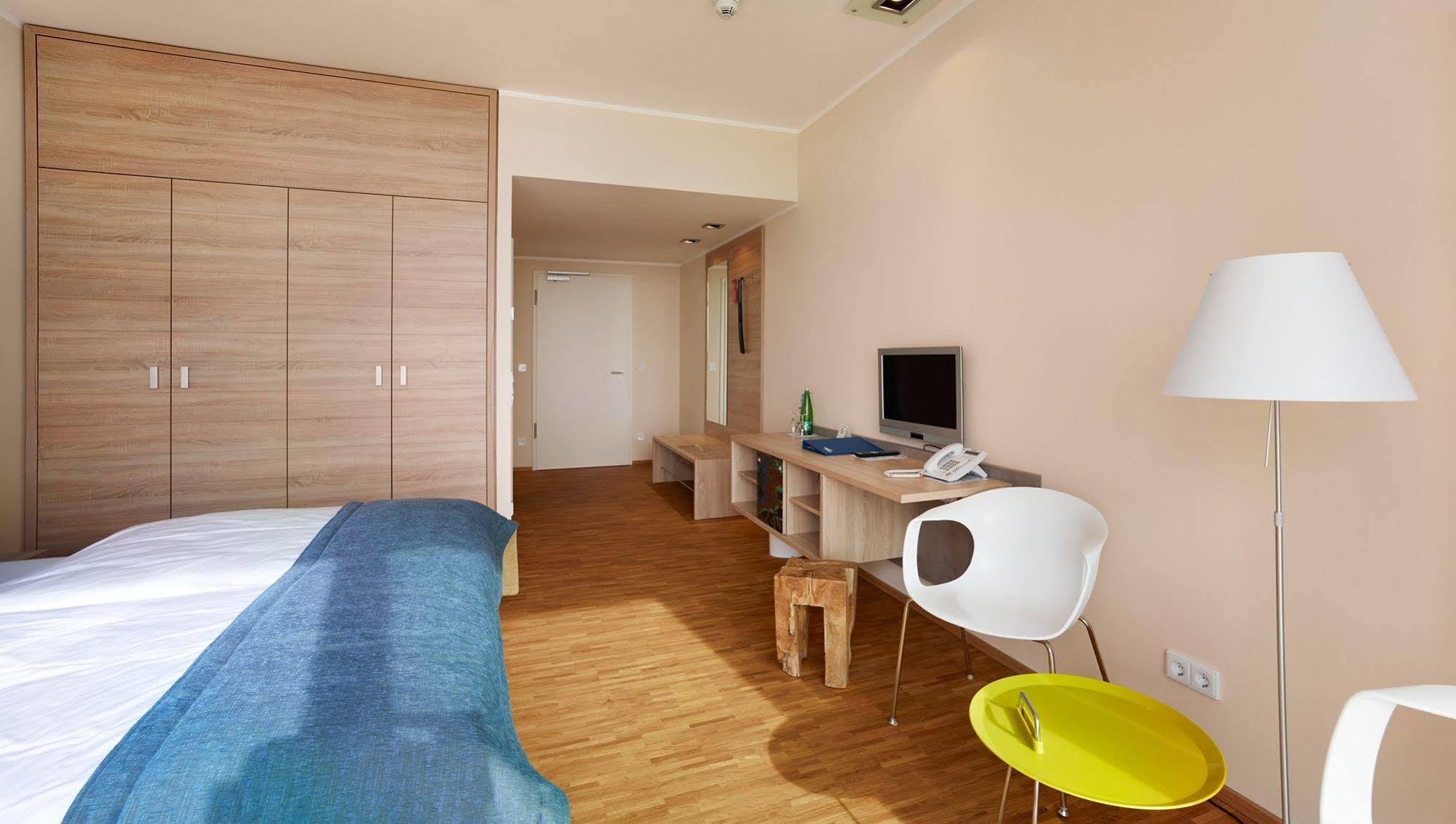 Strandhotel Senftenberger See Екстер'єр фото