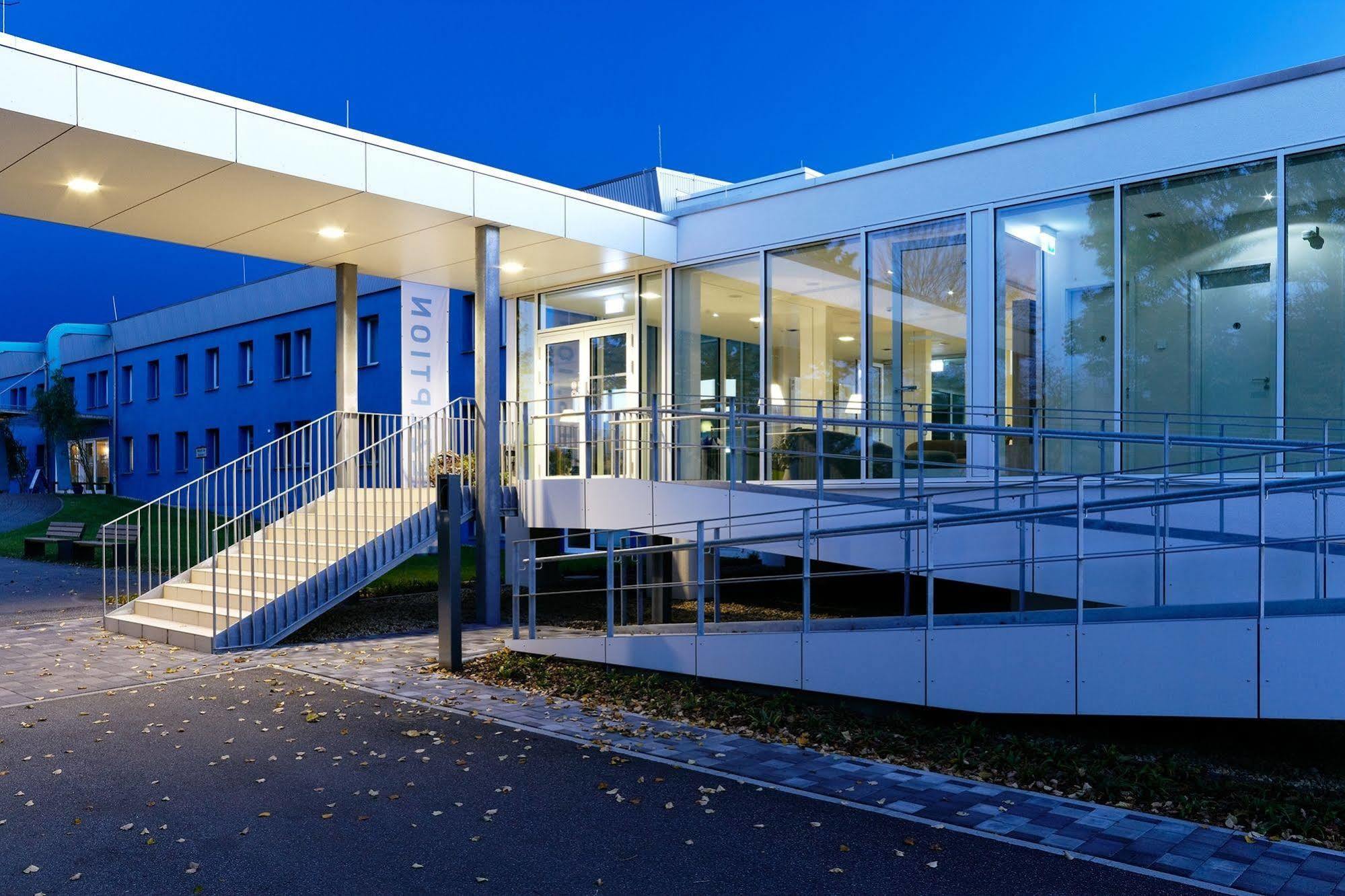Strandhotel Senftenberger See Екстер'єр фото