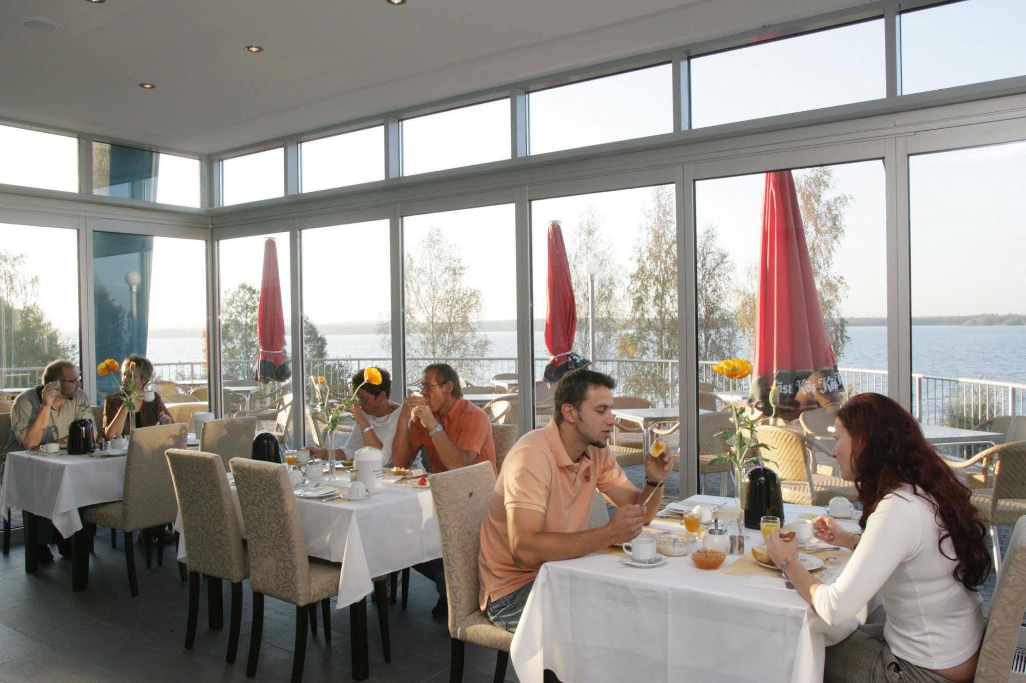Strandhotel Senftenberger See Екстер'єр фото