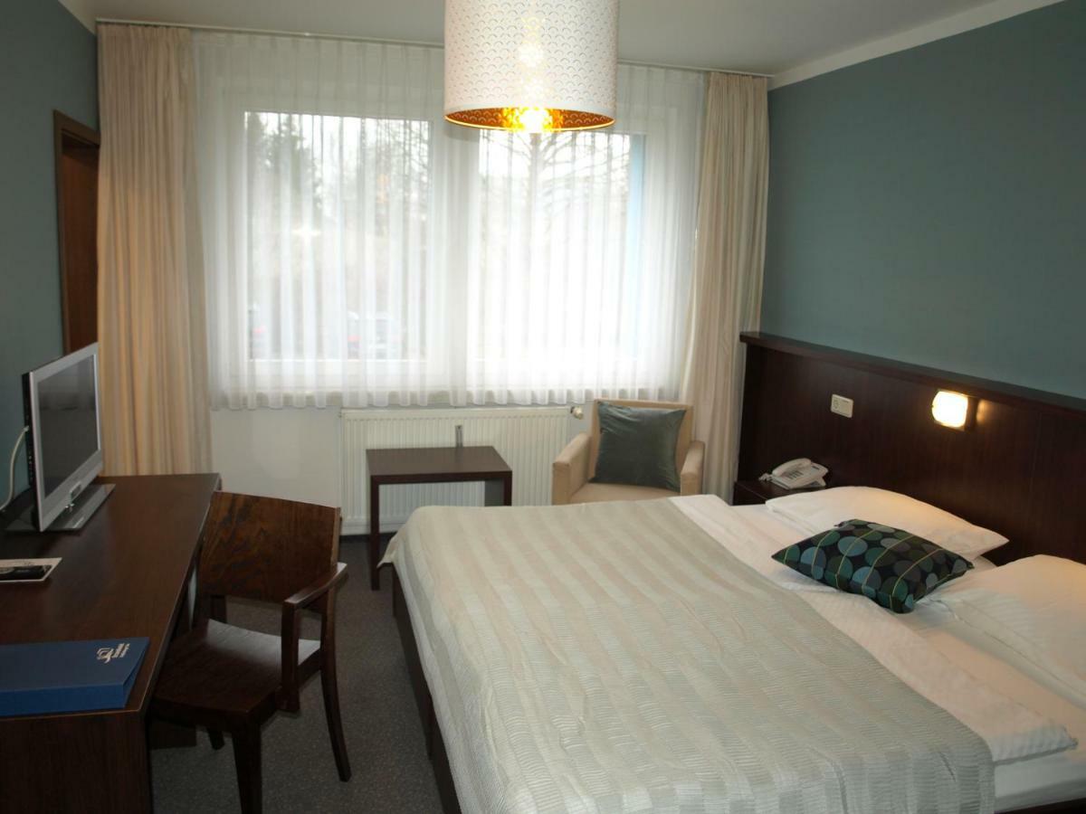Strandhotel Senftenberger See Екстер'єр фото